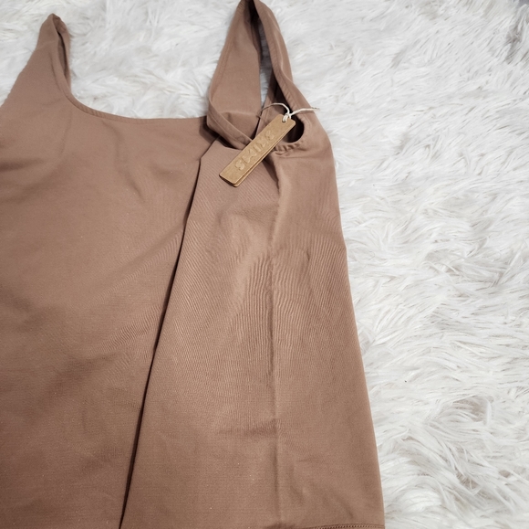 SKIMS SOFT SMOOTHING THONG BODYSUIT/XL/ SIENNA/NWT - Picture 9 of 10